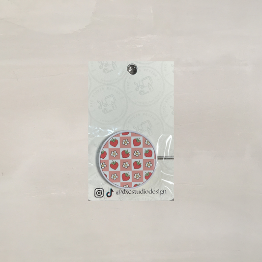 Strawbs and Daisy Checkered Phone Grip